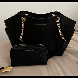 NWT Micheal Kors purse & wallet bundle!